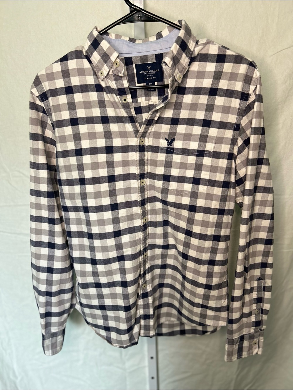 American Eagle Men’s Classic Fit Plaid Button Up Shirt Small Gray White Navy